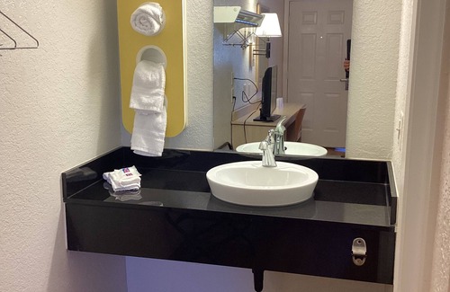 Palm Springs Hotel | Motel 6 North Palm Springs, CA - North