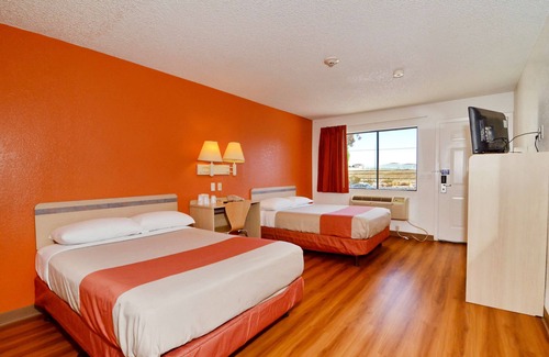 Palm Springs Hotel | Motel 6 North Palm Springs, CA - North