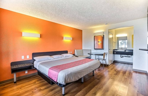 East Peralta Hotel | Motel 6 Oakland, CA - Embarcadero