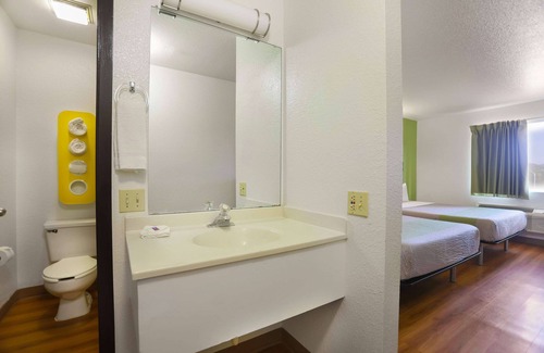 Tyrone Hotel | Motel 6 Silver City, NM