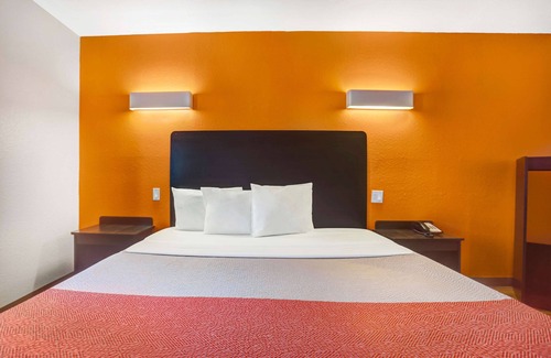 Tyrone Hotel | Motel 6 Silver City, NM
