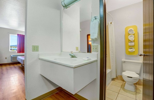 Tyrone Hotel | Motel 6 Silver City, NM