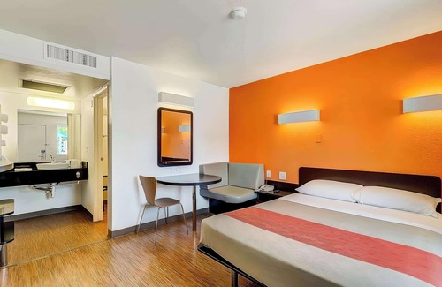 Dupont Hotel | Motel 6 Thornton, CO