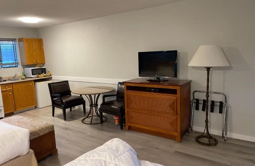 Regional District of Nanaimo Apartment | Motel at island