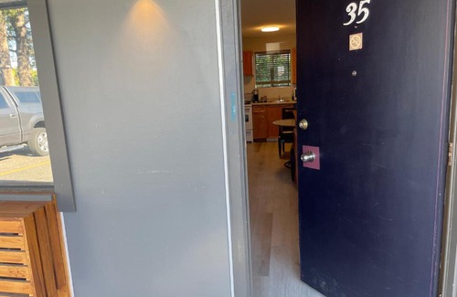 Regional District of Nanaimo Apartment | Motel at island