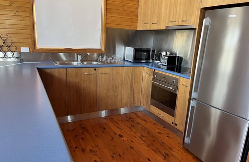 Mountain Bay House | Mountain Bay Log Home - Views of Lake Eildon