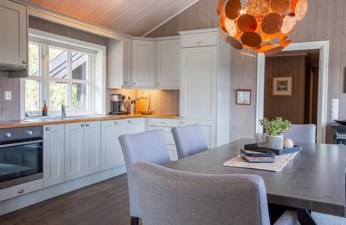 Nord-Aurdal Cabin | Mountain Cabin in Valdres with Fireplace | Classic and Cozy Style