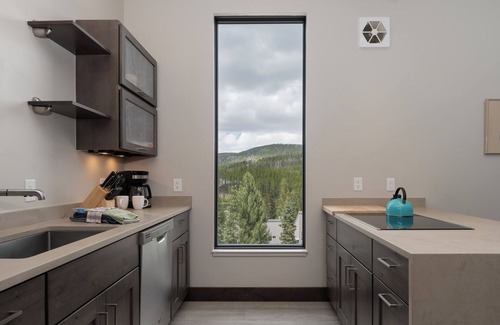 Winter Park Condo | Mountain condo w/fireplace & year-round pool