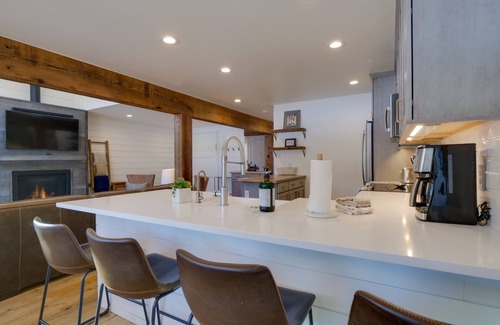 East Village at Copper Condo | Mountain Getaway - 3BD 2BR - Copper Mtn Resort - HotTub