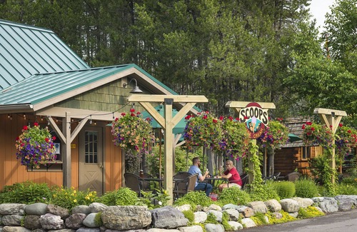 West Glacier Cabin | Mountain Hemlock Studio Cabin