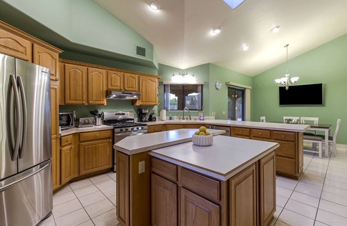 Saguaro Cliffs House | Mountain Home Pool VIEWS Garage FUN Backyard Spacious Private Close to UofAn