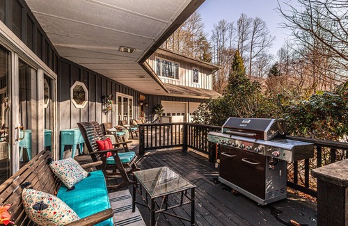 Whittier House | Mountain Home | Sleeps 18 | Golf | Community Pool