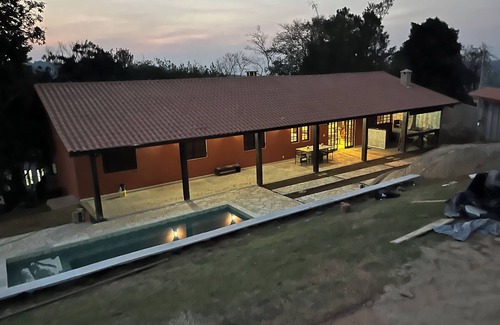 Paruru House | Mountain House with heated pool, fireplace, barbecue