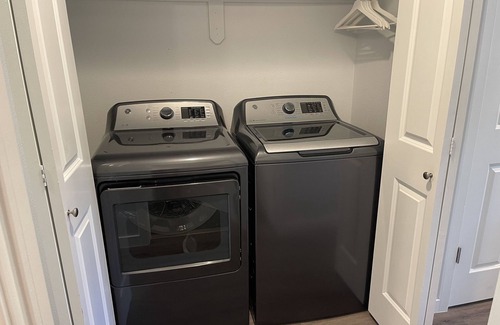 Eagle Condo | Mountain Oasis with Views! One Block to Restaurants