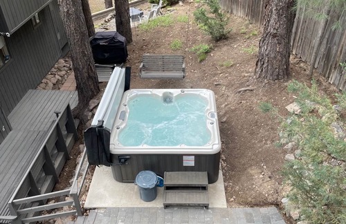 Kachina Village Cottage | Mountain Pines Cottage Guest House over Garage on Quiet Cuddle Sac with Hot Tub