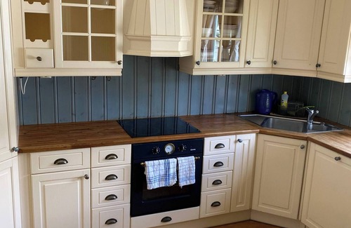 Brattvag House | Mountain Retreat in Brattvåg - Unwind in Nature