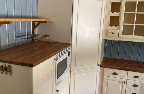 Brattvag House | Mountain Retreat in Brattvåg - Unwind in Nature