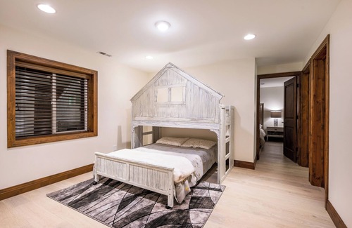 Pinebrook House | Mountain retreat in Park City! Modern inside/ traditional outside. Sleeps 8-10