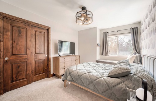 Pinebrook House | Mountain retreat in Park City! Modern inside/ traditional outside. Sleeps 8-10