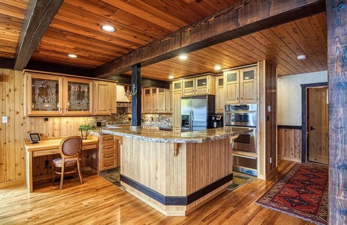 East Kootenay House | Mountain Retreat with Panoramic Lake Windermere Views