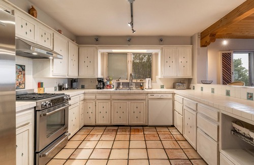 Northeast Santa Fe House | Mountain Retreat with Stunning Views and Hot Tub