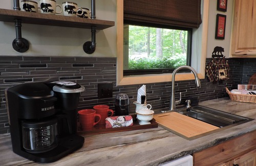 Robbinsville Cabin | Mountain Ridge View, Paved Access & Fast Wi-Fi, available Oct 7-11