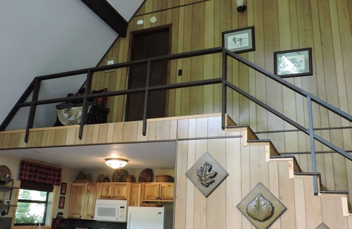 Robbinsville Cabin | Mountain Ridge View, Paved Access & Fast Wi-Fi, available Oct 7-11