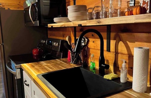 Helen Cabin | Mountain Tranquility Romantic-Hot Tub-Cabin w/View