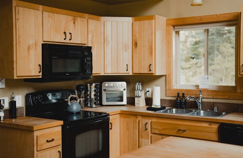 Paradise Estates Cabin | Mountain Vibes w/HotTub I Firepit l Games l EV