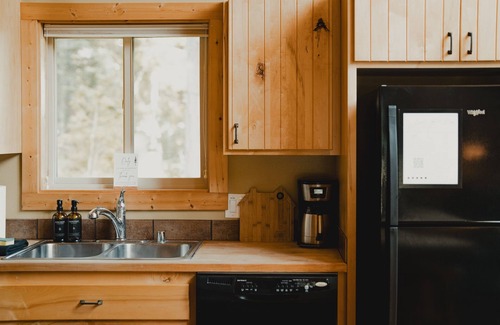 Paradise Estates Cabin | Mountain Vibes w/HotTub I Firepit l Games l EV