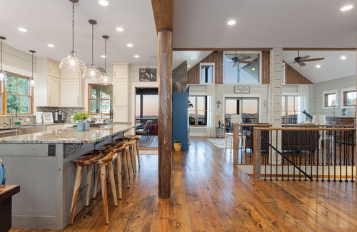 Morganton House | Mountain Vida Vibes is a stunner and only 5 min away from Hidden Hill Venue!