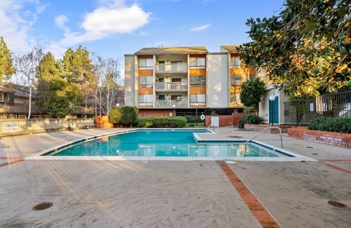 The Crossings Apartment | Mountain View 2BR/2BA. Prime Location. Pools, Hot tub + BBQ! 30-60 Day Rent. NEW
