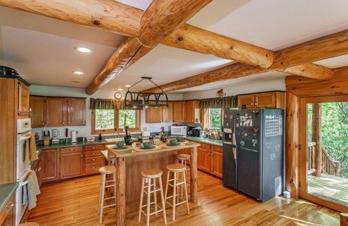 Old Fort Cabin | Mountain View Cabin near Asheville with Hot Tub