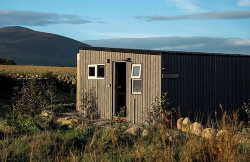 Annalong Cabin | Mountain-View Cabin with Hot Tub