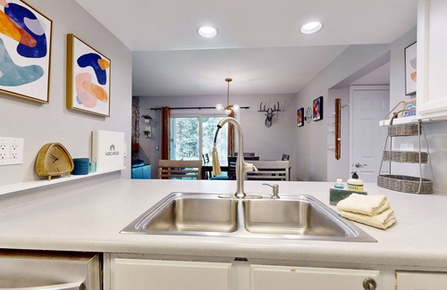 Edwards Condo | Mountain-view condo with outdoor pool, fireplace, patio, pool table & W/D