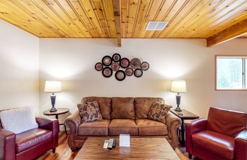 Peshastin House | Mountain-view hideaway with hot tub, patio, deck, & outdoor firepit