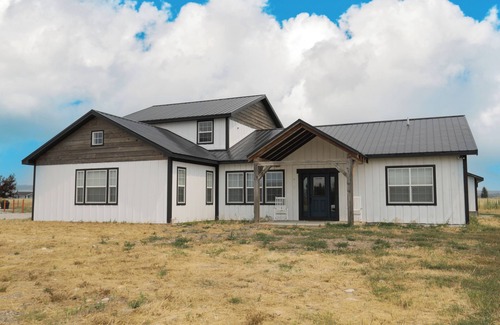 Big Timber House | Mountain View Home, 5 bedrooms large, open spaces!