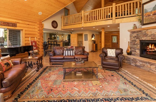 Breckenridge House | Mountain View Lodge: Incredible Long Stay Log Home