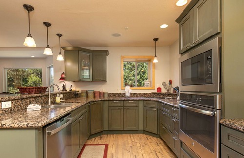 Breckenridge House | Mountain View Lodge: Incredible Long Stay Log Home
