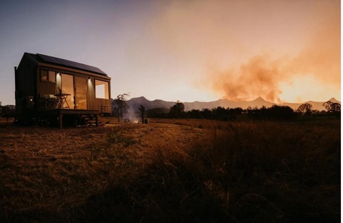 Moogerah House | Mountain View Off-Grid Cabin in the Scenic Rim - Rica