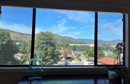 Agoura Hills House | Mountain View Poolside Retreat-Spacious 5-bedroom house in Agoura Hills Ca