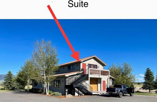 Ennis House | Mountain View Suite