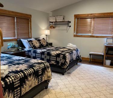 Ennis House | Mountain View Suite