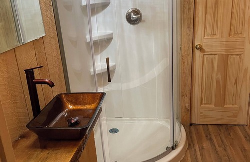 East Durham Cabin | Mountain View Tiny Cabin in the Catskill mountains. Luxury Dog Friendly