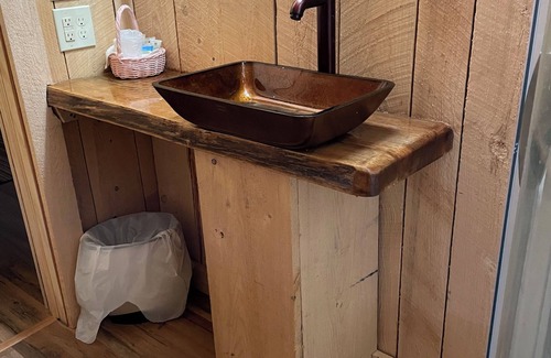 East Durham Cabin | Mountain View Tiny Cabin in the Catskill mountains. Luxury Dog Friendly