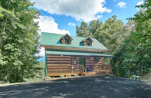 Pigeon Forge Cabin | Mountain Views, 3/3 Hot Tub, Game Room, Secluded, but near all attractions