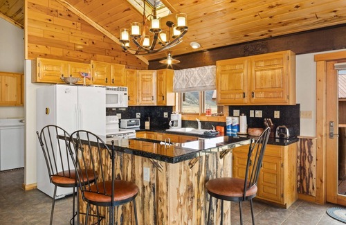Creede House | Mountain Views/ATVs Welcome/Large Deck/Creek
