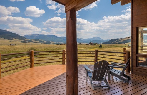 Creede House | Mountain Views/ATVs Welcome/Large Deck/Creek