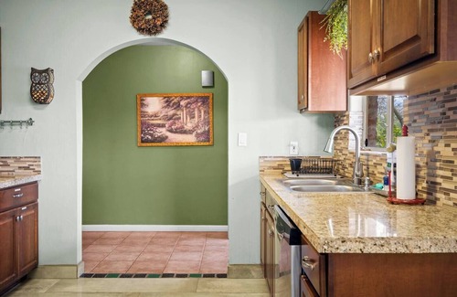 Tucson House | Mountain Views | Rainwater Garden | Dog Friendly | Central Location