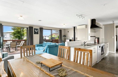 Richmond Heights House | Mountain Views - Stay 3 nights pay for 2!